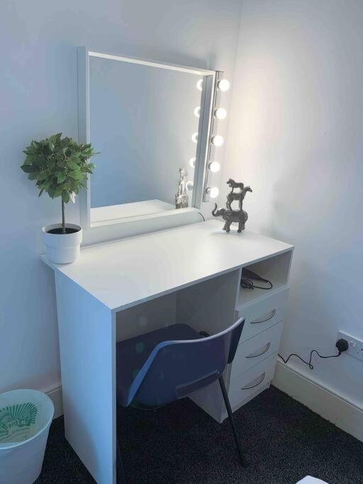 Homely 3 Bed Town House In Coventry City Centre Екстериор снимка