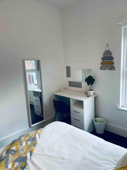 Homely 3 Bed Town House In Coventry City Centre Екстериор снимка